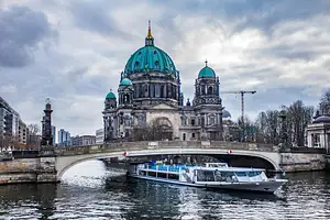 3.5-hour Cruise of East and West Berlin