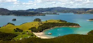 Hole in the rock cruise & island stopover