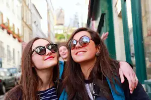 Paris Gourmet Food Tour and Louvre Museum Guided Tour